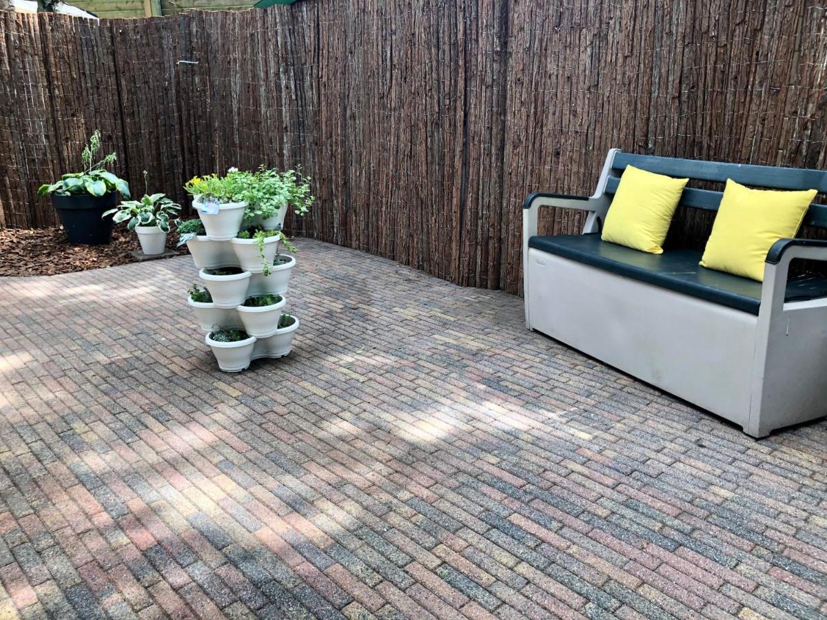 Retro Relax Resort Midden In Het Bos Op De Veluwe In Putten Exterior foto